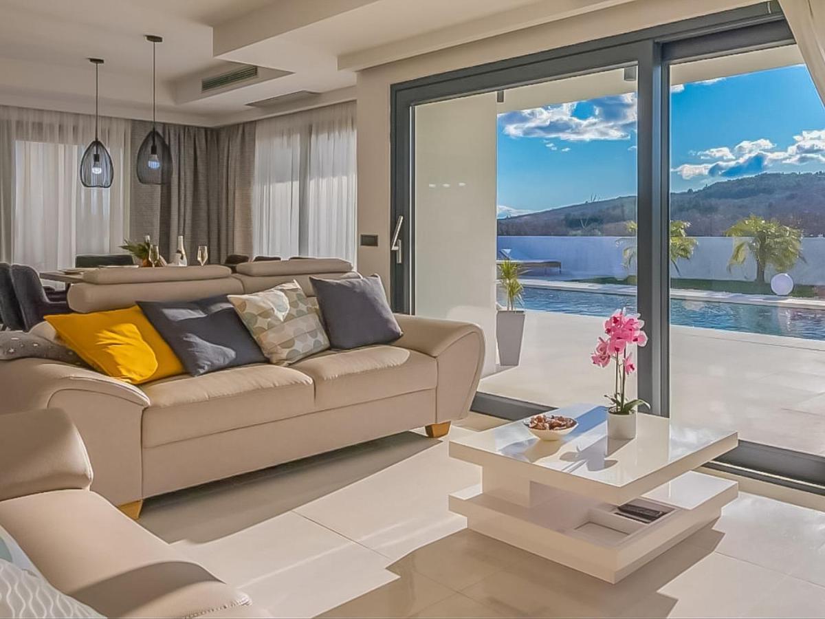 Villa Milly Vrh  エクステリア 写真