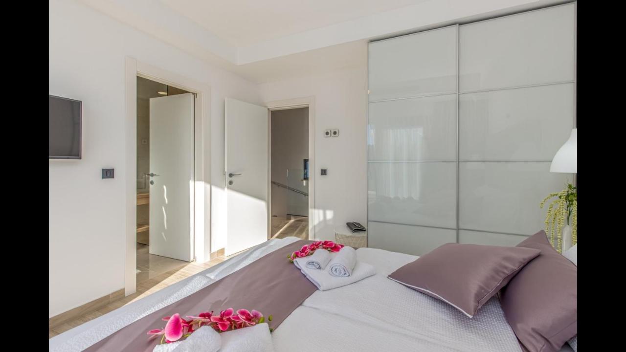 Villa Milly Vrh  エクステリア 写真